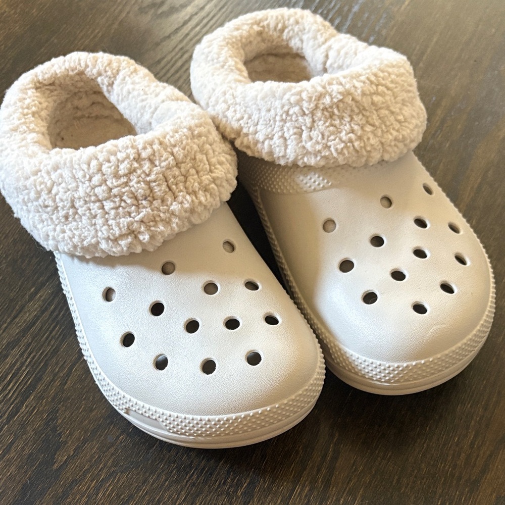 CROCS Women's Cream Fleece-Lined Slippers